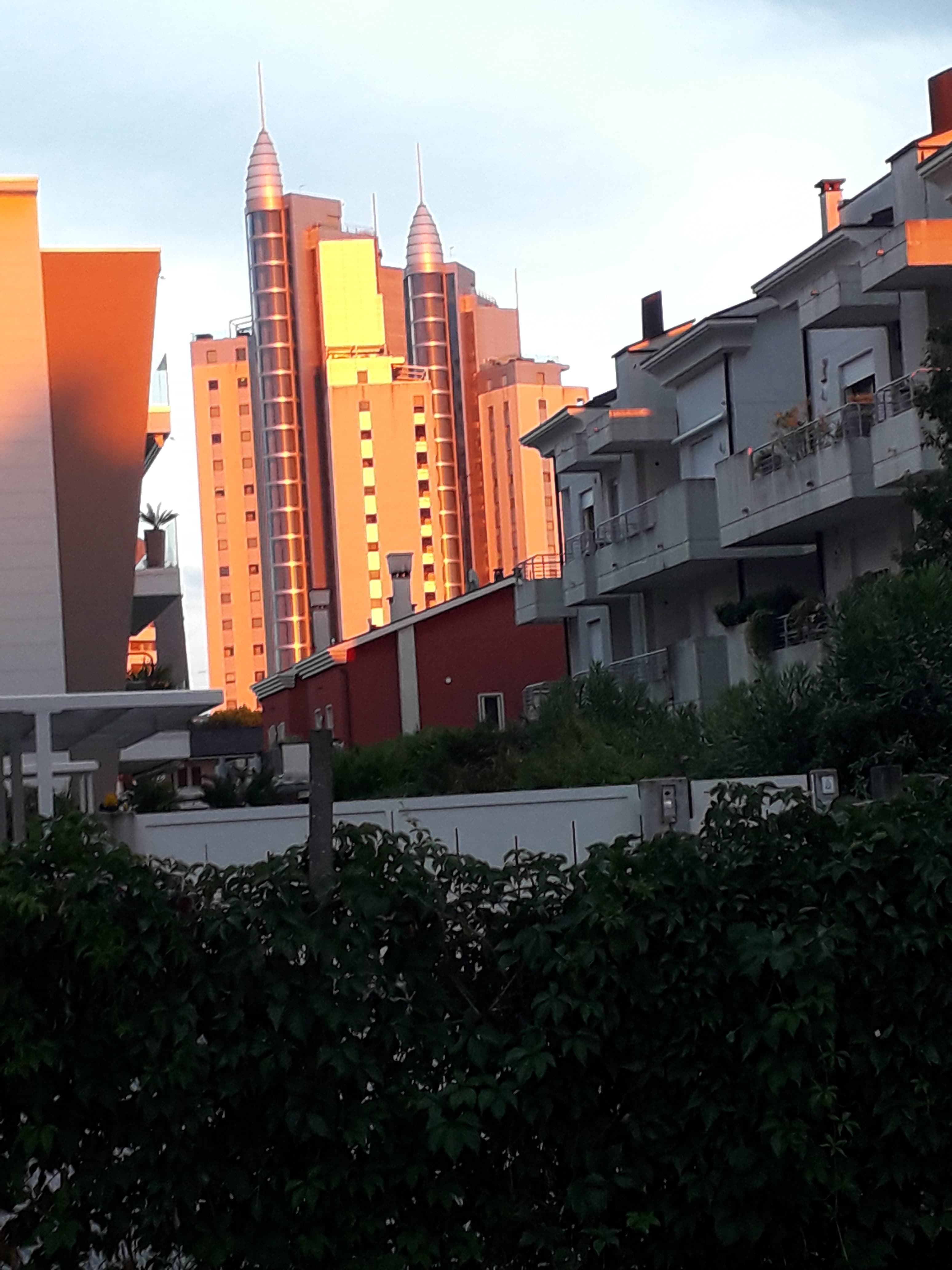 Vista dal parcheggio delle Torri Piazza Drago al tramonto